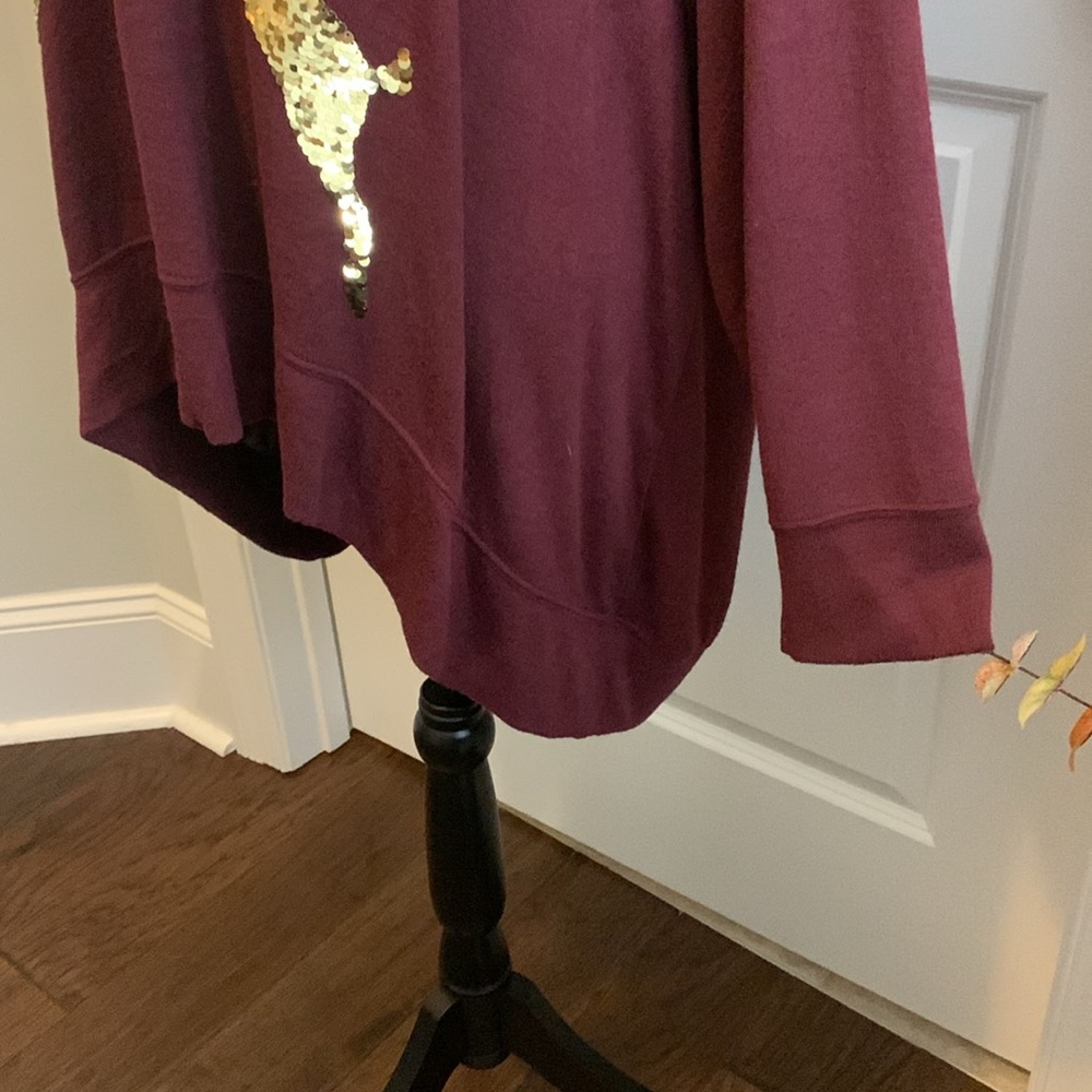 NWOT.  🎄🎅🏼 Great for the holiday season!  Oversized lounge/sleep shirt. - Picture 6 of 9